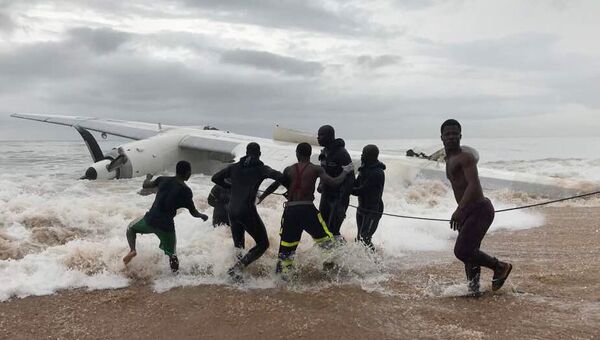 На месте крушения транспортного самолета в в Кот-д'Ивуаре. 14 октября 2017