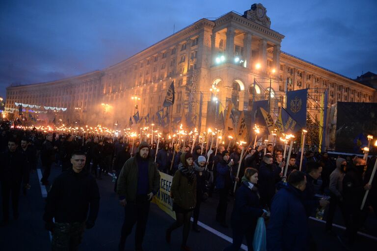 Участники марша по случаю 75-й годовщины создания Украинской повстанческой армии* в Киеве, Украина. 14 октября 2017 Участники марша по случаю 75-й годовщины создания Украинской повстанческой армии* в Киеве, Украина. 14 октября 2017