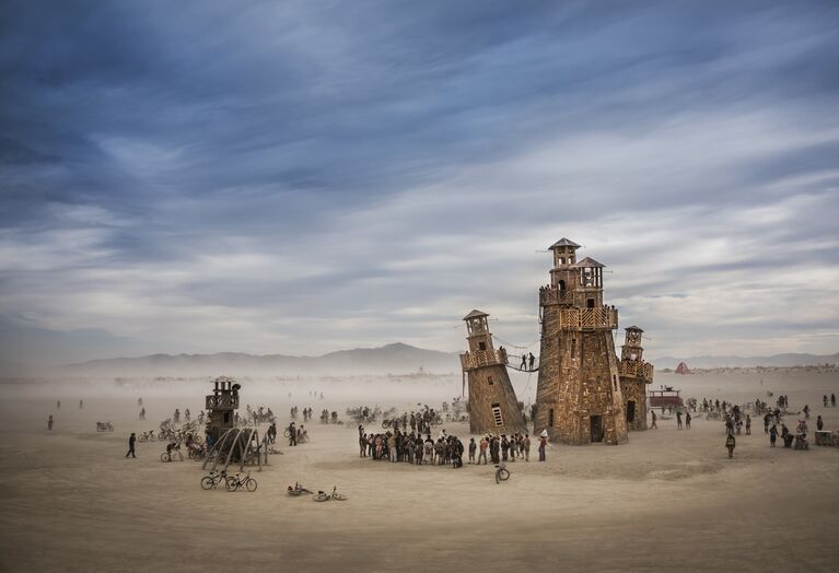 Инсталляции The Black Rock Lighthouse Service на фестивале Burning Man в Неваде, США