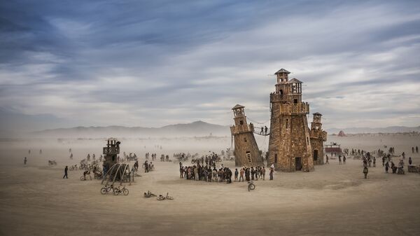 Инсталляции The Black Rock Lighthouse Service на фестивале Burning Man в Неваде, США