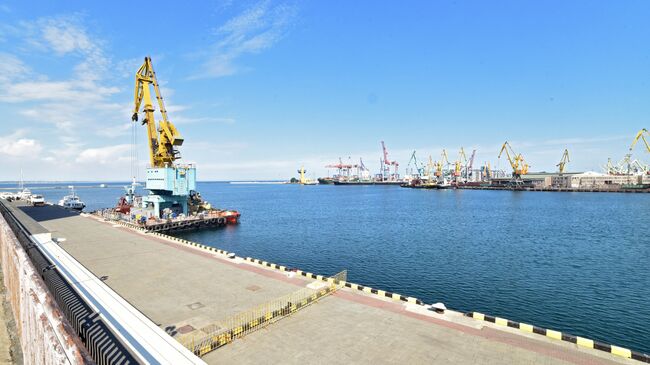 Акватория грузового порта в Одессе