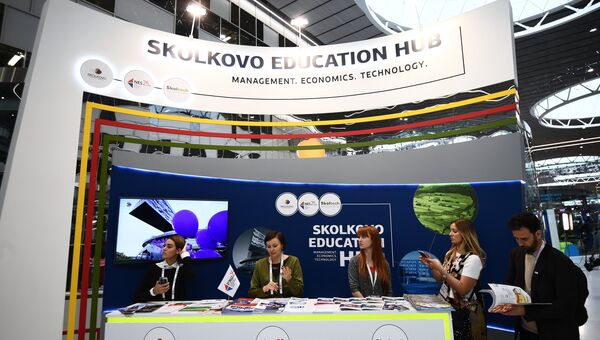 Стенд московской школы управления Сколково на выставке, проходящей в рамках международного форума Открытые Инновации- 2017  в Москве. 16 октября 2017