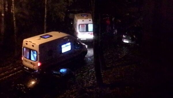 Автомобили скорой помощи на месте ДТП на улице Замшиной в Санкт-Петербурге