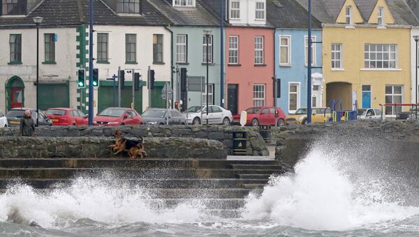 Приближающийся шторм Офелия на побережье Ирландского моря. 16 октября 2017