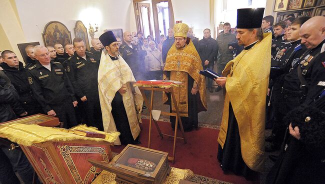 В Адмиралтейский храм с острова Корфу доставлен Ковчег с башмачком святителя Спиридона Тримифунтского