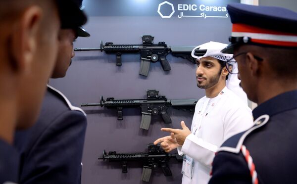 Посетители на международной оборонной выставке BIDEC-2017 в Бахрейне