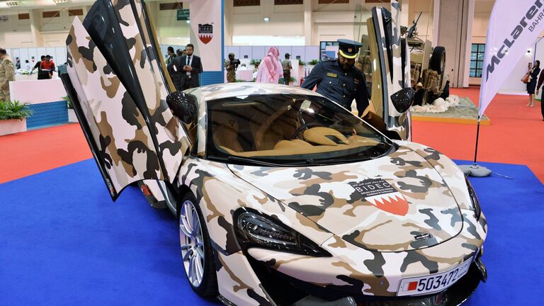 Автомобиль McLaren 570S Coupe на международной оборонной выставке BIDEC-2017 в Бахрейне