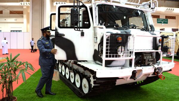 Российский двухзвенный гусеничный вездеход ГАЗ-3344 на международной оборонной выставке BIDEC-2017 в Бахрейне