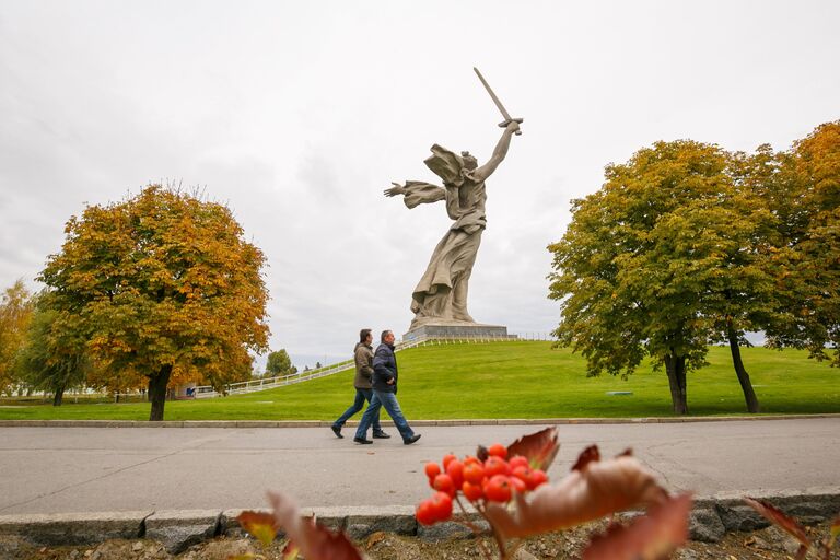 Монумент Родина-мать зовет! на территории историко-мемориального комплекса Мамаев курган в Волгограде