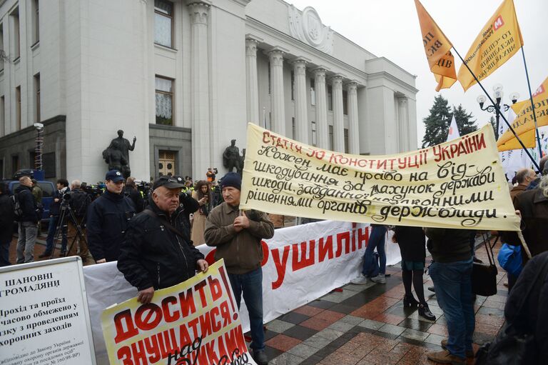 Участники акции в поддержку крупной политической реформы в Киеве. 17 октября 2017