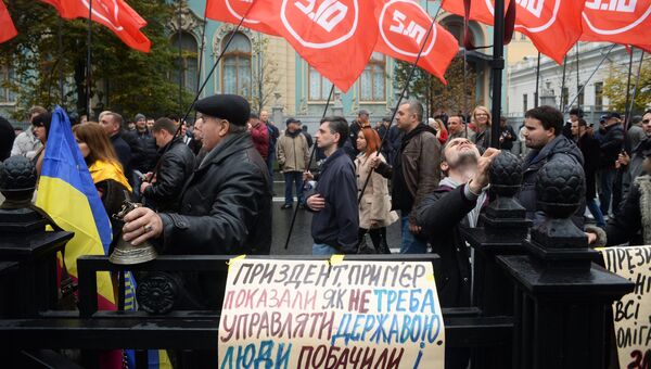 Участники акции в поддержку крупной политической реформы в Киеве. 17 октября 2017