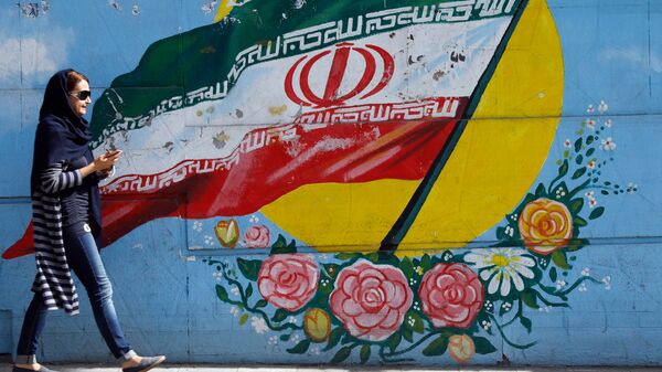 Граффити с изображением флага Ирана в Тегеране