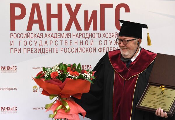 Испанский политический деятель Педро Аграмунт на торжественной церемонии присвоения ему звания Почетного доктора Российской академии народного хозяйства и государственной службы. 17 октября 2017 Испанский политический деятель Педро Аграмунт на торжественной церемонии присвоения ему звания Почетного доктора Российской академии народного хозяйства и государственной службы. 17 октября 2017