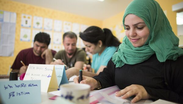 Беженцы на занятиях по немецкому языку. 2015 год