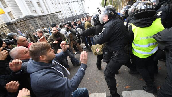 Столкновения участников акции протеста и полиции в Киеве. 17 октября 2017