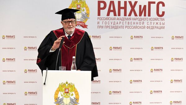 Испанский политический деятель, бывший председатель ПАСЕ Педро Аграмунт на торжественной церемонии присвоения ему звания Почетного доктора Российской академии народного хозяйства и государственной службы.
