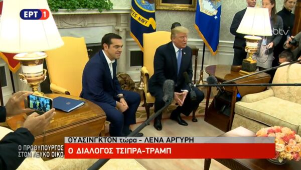 Скриншот трансляции встречи президента США Дональда Трампа и премьер-министра Греции Алексиса Ципраса. 17 октября 2017