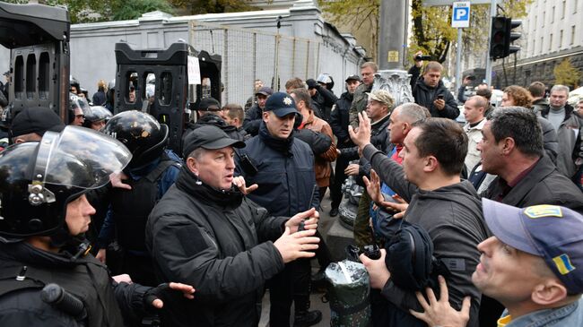 Акция протеста у здания Верховной рады Украины в Киеве