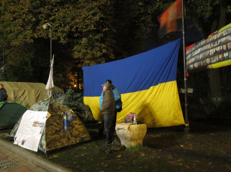Палаточный лагерь возле здания Верховной рады в Киеве