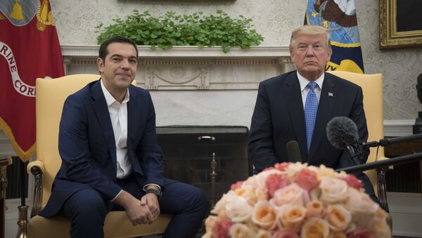 Премьер-министр Греции Алексис Ципрас и президент США Дональд Трамп и  во время встречи в Вашингтоне, США. 17 октября 2017