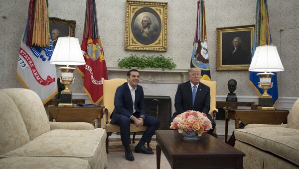 Премьер-министр Греции Алексис Ципрас и президент США Дональд Трамп и во время встречи в Вашингтоне, США. 17 октября 2017