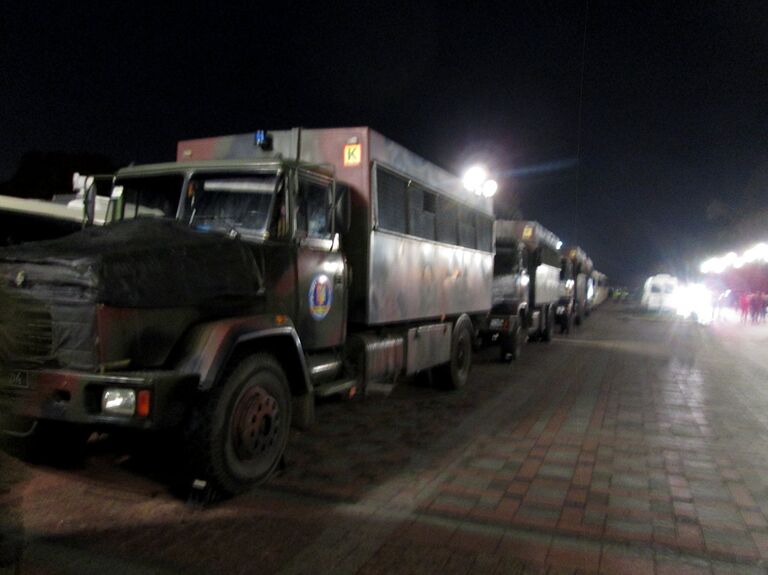 Автозаки возле здания Верховной рады в Киеве