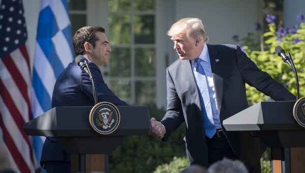 Премьер-министр Греции Алексис Ципрас и президент США Дональд Трамп в Белом доме во время пресс-конференции. 17 октября 2017
