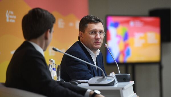 Министр энергетики РФ Александр Новак на XIX Всемирном фестивале молодежи и студентов в Сочи