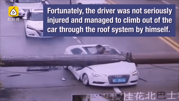 Китаец чудом выжил после падения башенного крана на машину