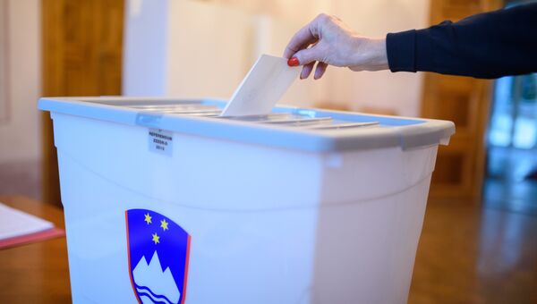 Голосование на избирательном участке в Словении. Архивное фото