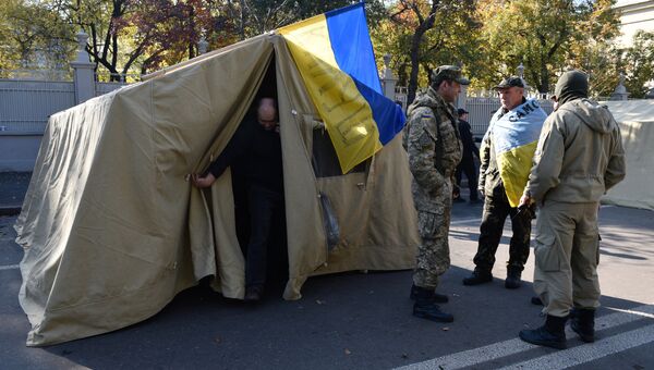 Палаточный городок сторонников политических реформ у здания Верховной рады Украины