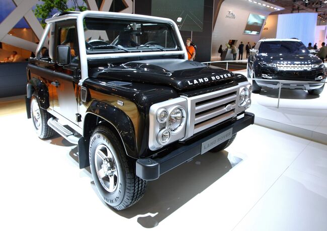 Автомобиль Land Rover Defender SVX _ UK на Московском международном автосалоне