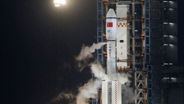 Китайская ракета-носитель Великий поход 7 с грузовым космическим кораблем Тяньчжоу-1. Архивное фото