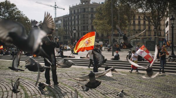 Участники акции в защиту единства Испании в Барселоне