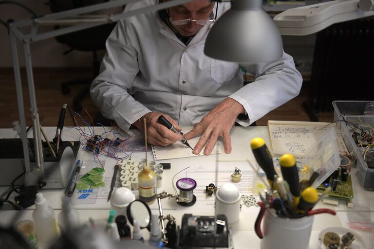 Производство студийных микрофонов на предприятии Союз в Туле Производство студийных микрофонов на предприятии Союз в Туле