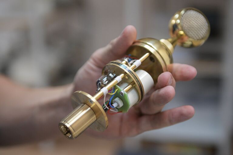 Ламповый студийный микрофон Союз, произведенный на предприятии в Туле Ламповый студийный микрофон Союз, произведенный на предприятии в Туле