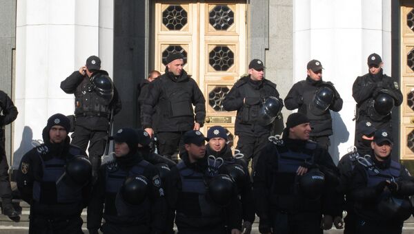 Сотрудники правоохранительных органов у здания Верховной рады Украины в Киеве. 19 октября 2017