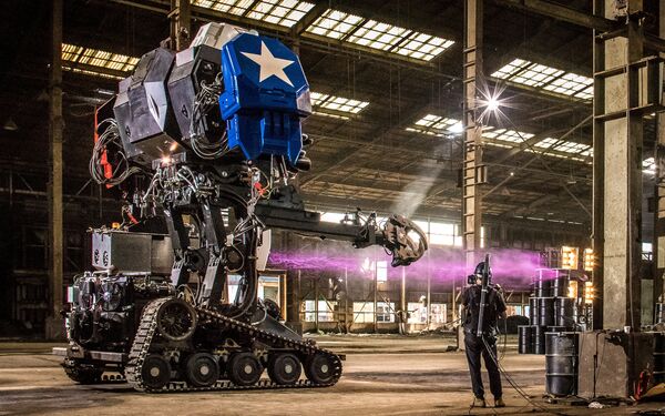 Пилотируемый человекоподобный робот Eagle Prime, созданный американской компанией MegaBots, в Японии