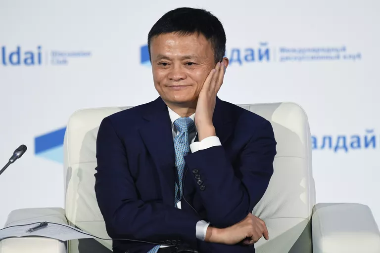 Председатель совета директоров компании Алибаба Груп Джек Ма на итоговой пленарной сессии XIV ежегодного заседания Международного дискуссионного клуба Валдай. 19 октября 2017 Председатель совета директоров компании Алибаба Груп Джек Ма на итоговой пленарной сессии XIV ежегодного заседания Международного дискуссионного клуба Валдай. 19 октября 2017