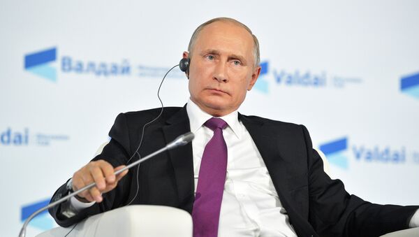 Президент РФ Владимир Путин принимает участие в итоговой сессии Международного дискуссионного клуба Валдай. 19 октября 2017