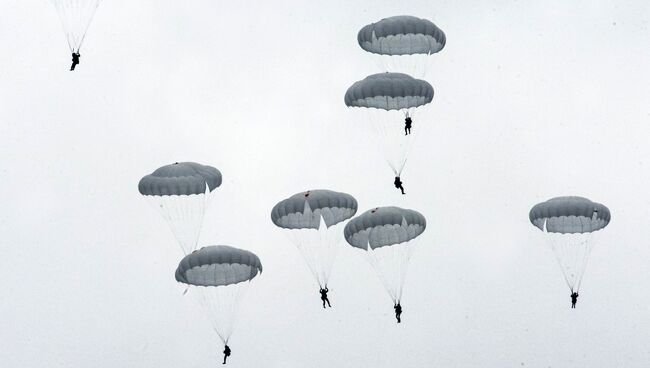 Военнослужащие Воздушно-десантных войск во время учений. Архивное фото