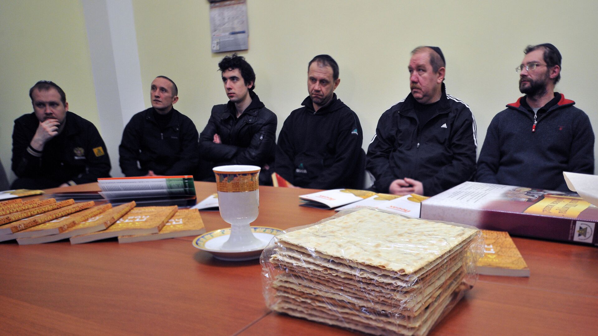 Подготовка к празднованию Песаха в синагоге при Бутырской тюрьме - РИА Новости, 1920, 04.06.2021