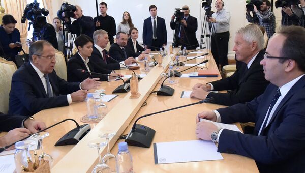Сергей Лавров (слева) и генеральный секретарь Совета Европы Турбьерн Ягланд во время встречи в Москве. 20 октября 2017