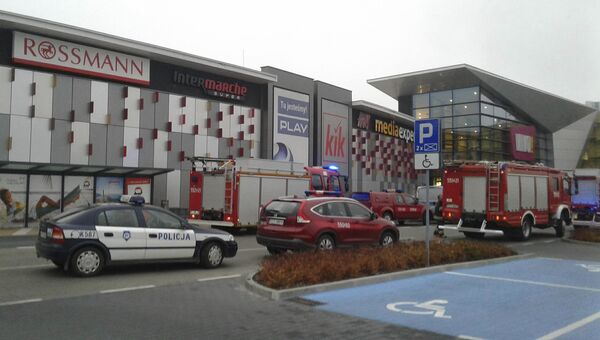 Спецслужбы на месте нападения в торговом центре VIVO!в Сталёва-Воле, Польша. 20 октября 2017