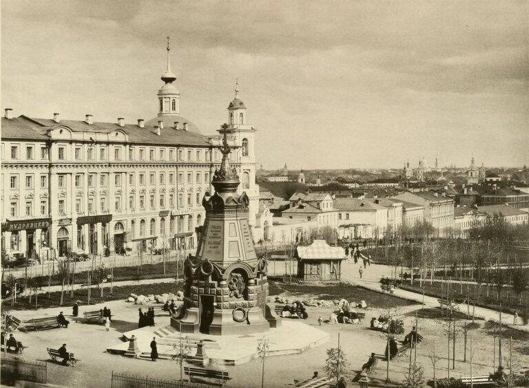 Часовня-памятник героям Плевны а Москве. Архивное фото Часовня-памятник героям Плевны а Москве. Архивное фото