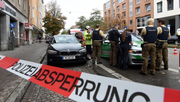 Полиция в районе Розенхаймерплац в Мюнхене, где мужчина с ножом напал на прохожих. 21 октября 2017