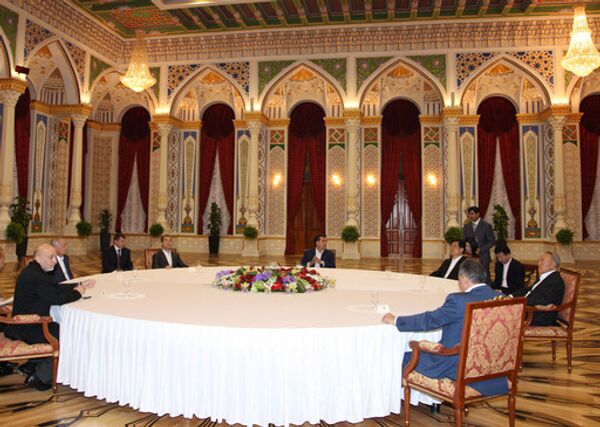 27 августа 2008. Во время неформальной встречи глав государств - членов Шанхайской организации сотрудничества ) в загородной резиденции президента Таджикистана Варзоб.