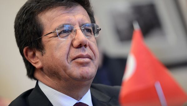 Министр экономики Турции Нихат Зейбекчи. Архивное фото