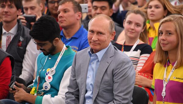 Президент РФ Владимир Путин посетил XIX Всемирный фестиваль молодежи и студентов. 21 октября 2017