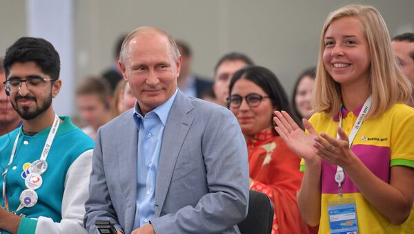 Владимир Путин на панельной дискусии в рамках фестиваля молодежи и студентов. 21 октября 2017